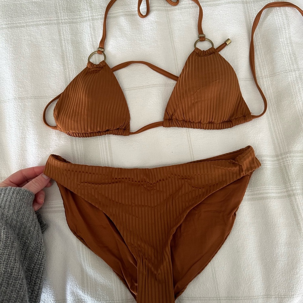 l*space Ribbed Triangle Bikini in Brown